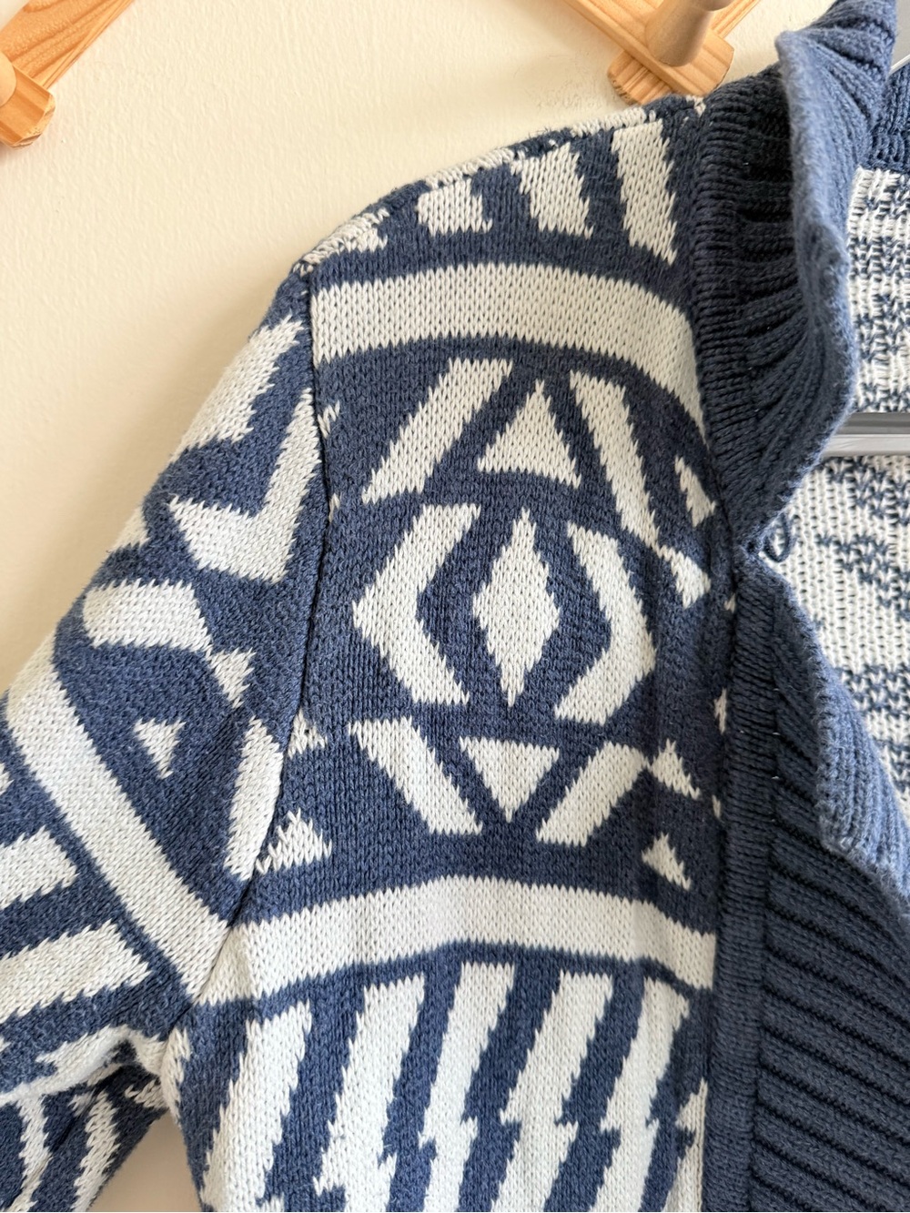 Gap Geometric Pattern Knit Cardigan - Picture 3 of 5
